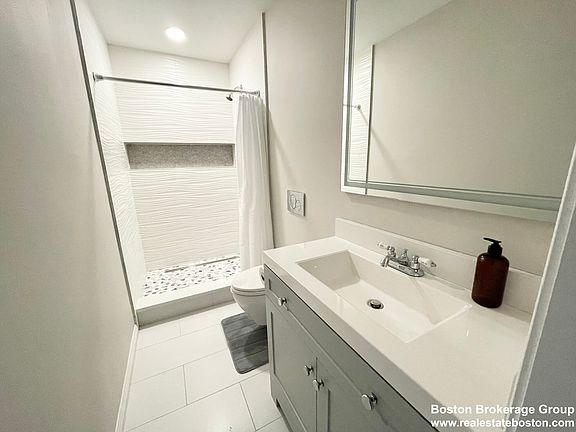 4th image of 23 Newport St Room 1-5