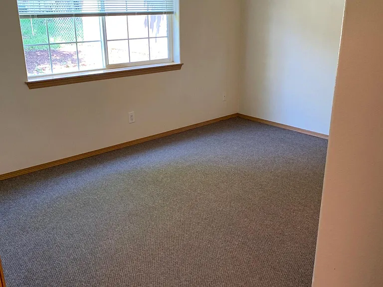 720 E Hereford St — Photo 6