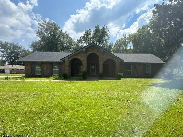 100 W Pecan Tree Ln, Vicksburg, MS 39183