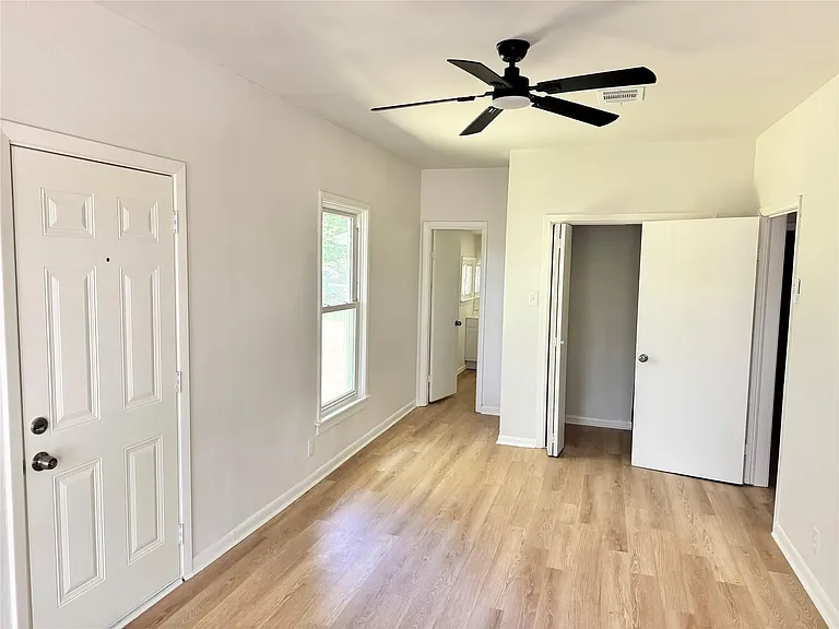 1421 S Scullin Ave — Photo 4
