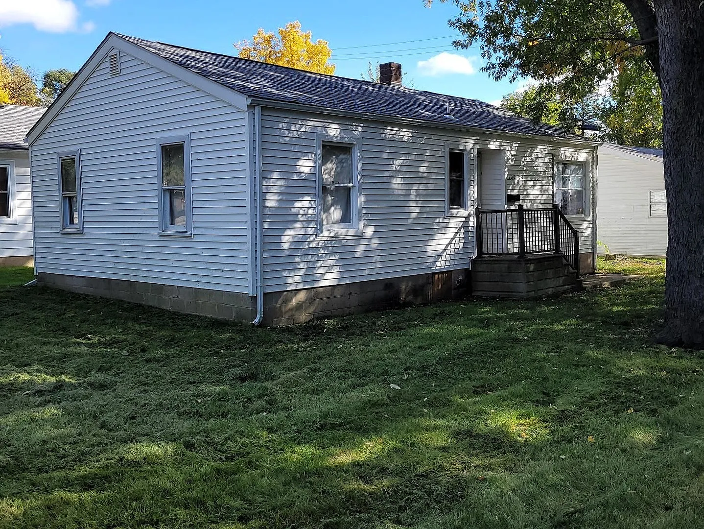 100 Barr Elms Ave photo 1