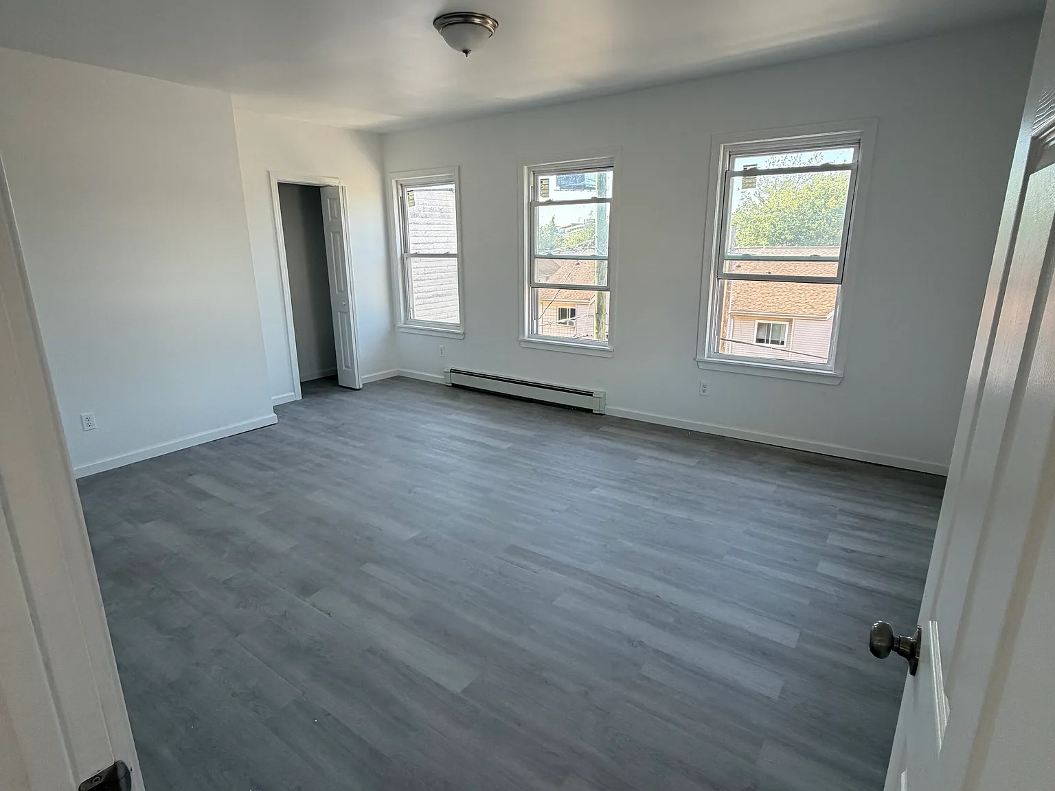 3 bed, $2,000 — Photo 2