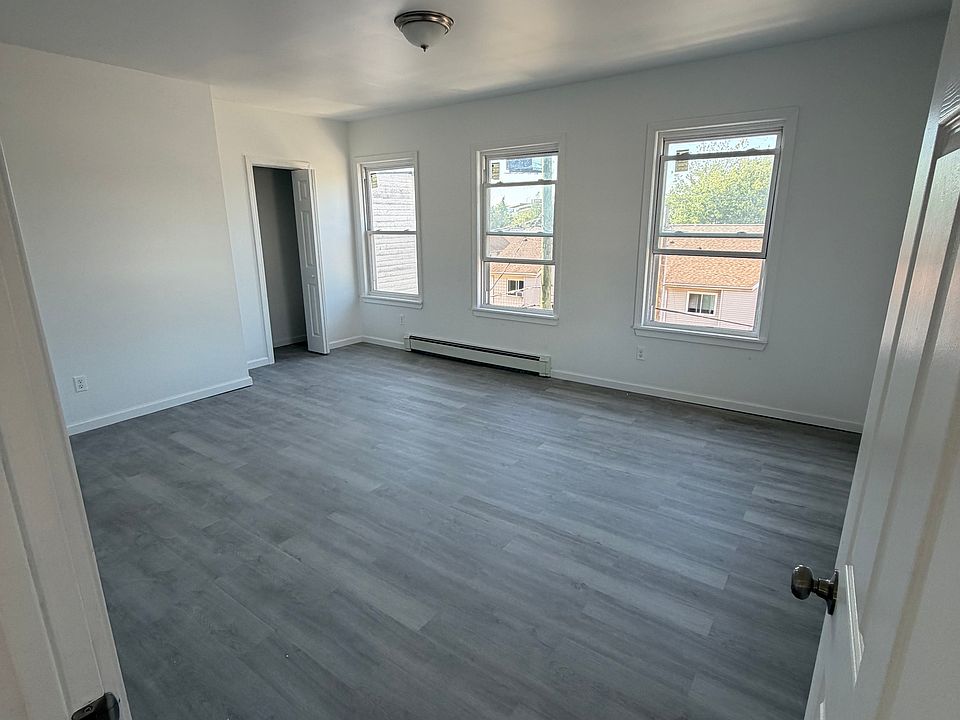 2nd image of 23 W Clay St Unit 2