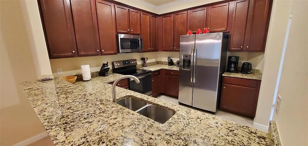 3 bed, 2.5 bath, 1949 sqft, $3,500 — Photo 3