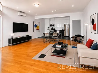 90-02 Queens Boulevard, #423