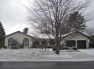 614 Wedgewood Dr, Erie, PA 16505