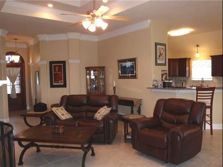616 E Oak Point Ct — Photo 10