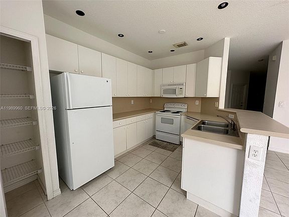 4th image of 16602 SW 78th Ter