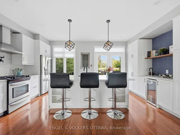412 Berkley Ave, Ottawa, ON K2A 4H4