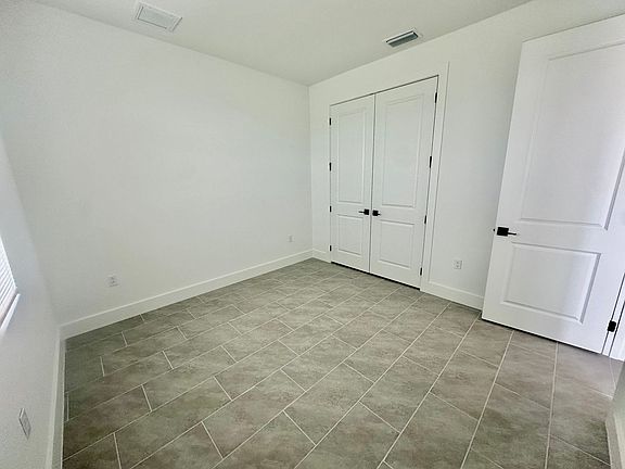 4th image of 1013 NE 10th St