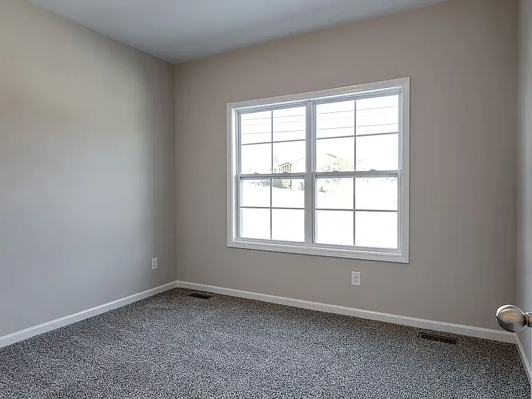 616 Lafayette Rd — Photo 9