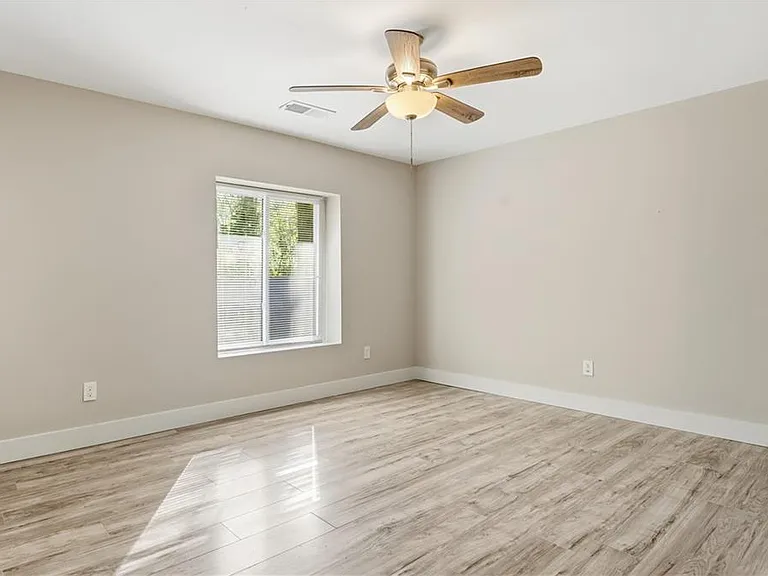 1735 Carter Ave — Photo 19
