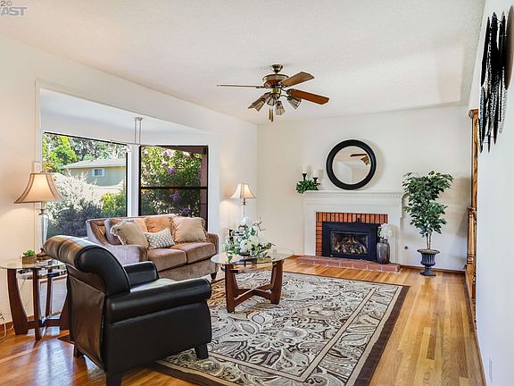 5th image of 4396 Clovewood Ln