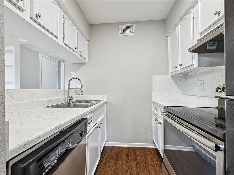 Emerson Street Apartments — Photo 23