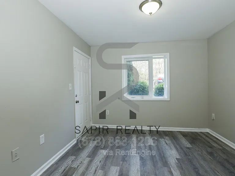 166 Anderson Ave NW #B18 — Photo 2