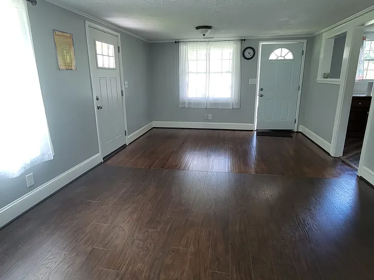 110 Hawthorne Ln — Photo 17
