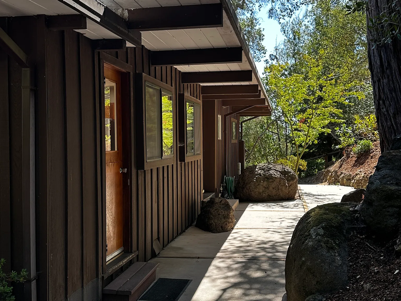 4 bed, 2540 sqft, $10,500 — Photo 2