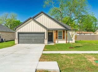 113 N 3rd St, Celeste, TX 75423