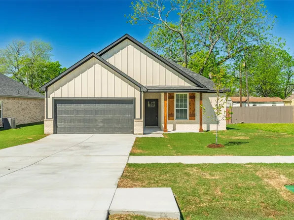 113 N 3rd St, Celeste, TX 75423