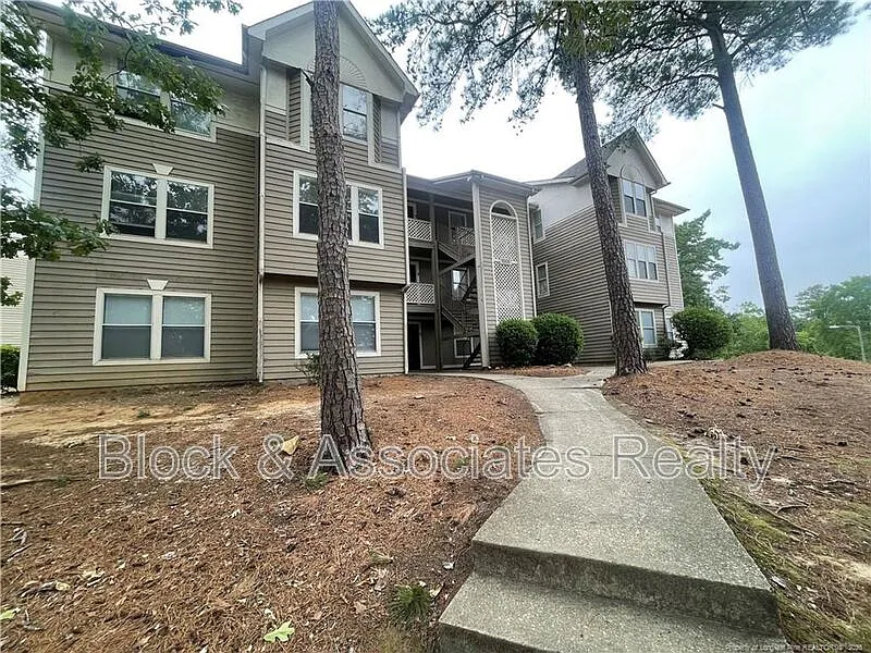 2 bed, 2.0 bath, $1,050 — Photo 2