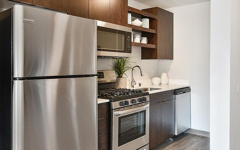 1st image of 600 University Ave SE #16a8ab1b0
