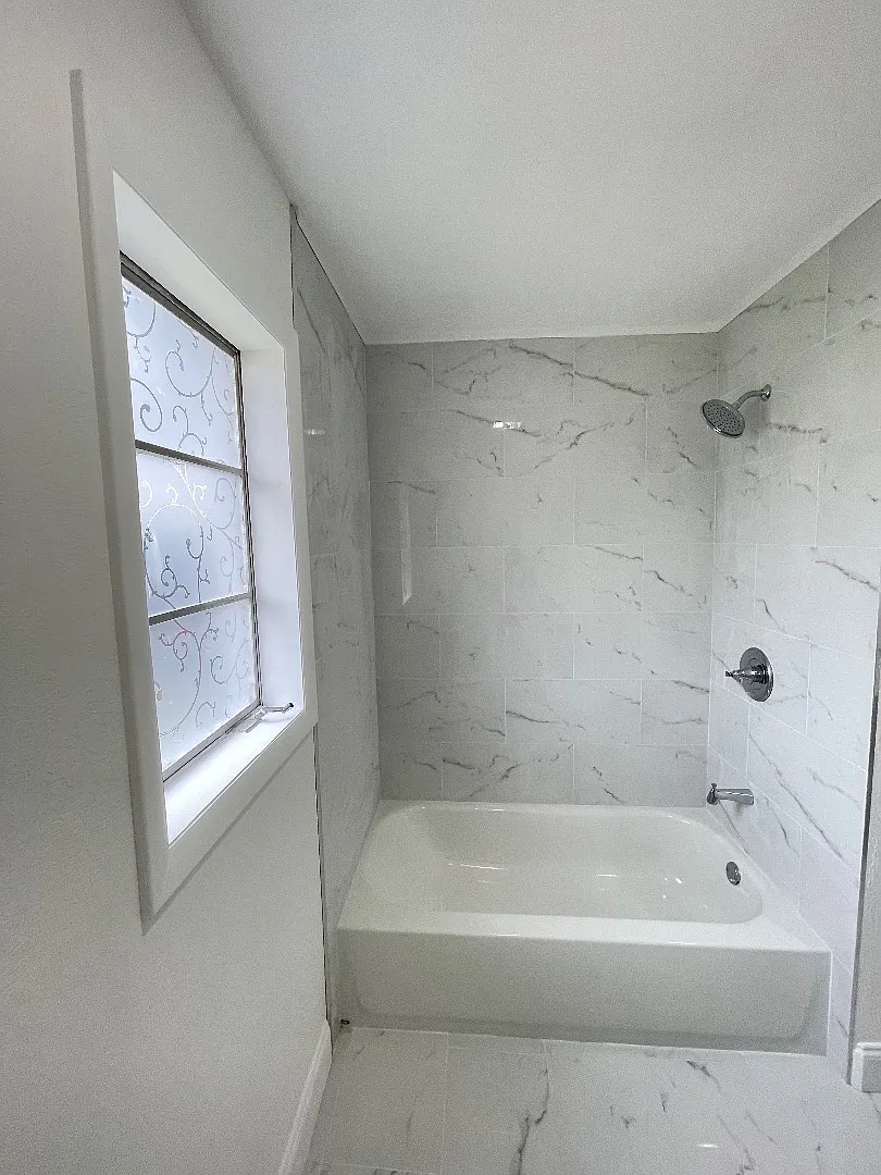 1047 E Lake Parker Dr - 1047B — Photo 1