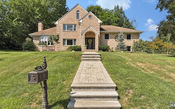 5th image of 121 Green Knolls Dr