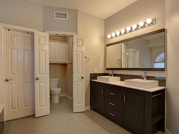 4th image of 2664 Waterford Way