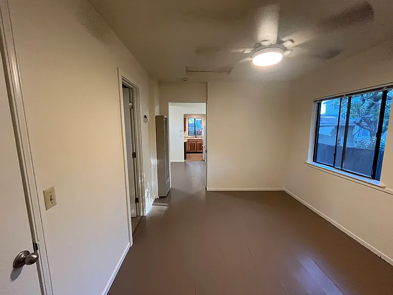 137 Pine Ave — Photo 3