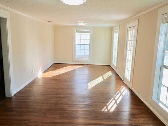 5th image of 210 Byrne St