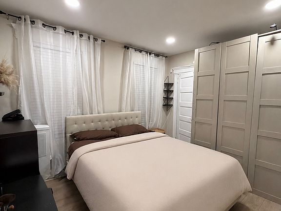4th image of 24 Shepard Ter APT 1
