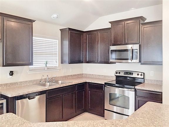 4th image of 1727 Park Trails Blvd