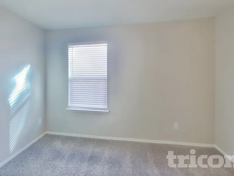 1023 Spofford Dr — Photo 11