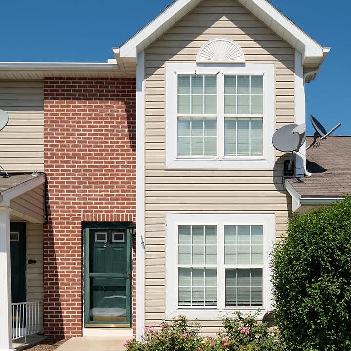1st image of 209 Pebble Ln