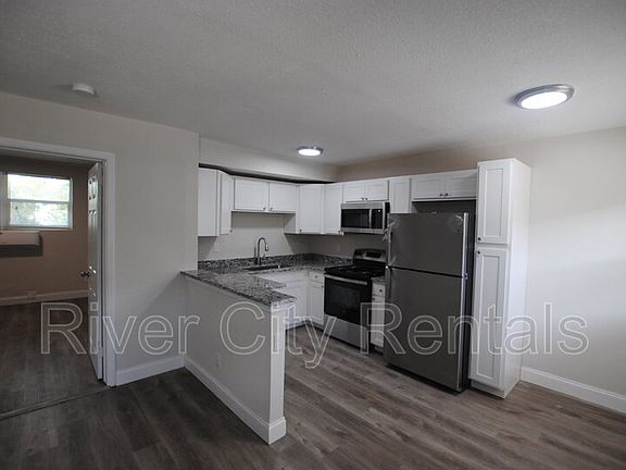 2nd image of 2975 Dellwood Ave #6