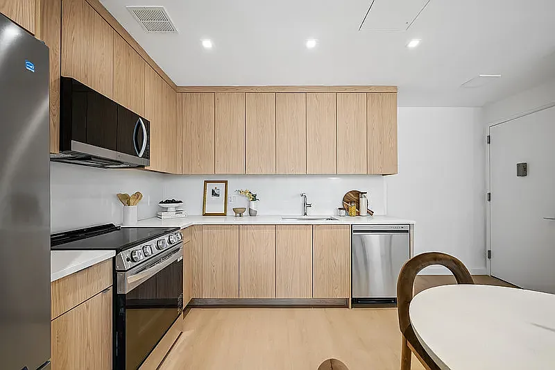 645 Park Place — Photo 2