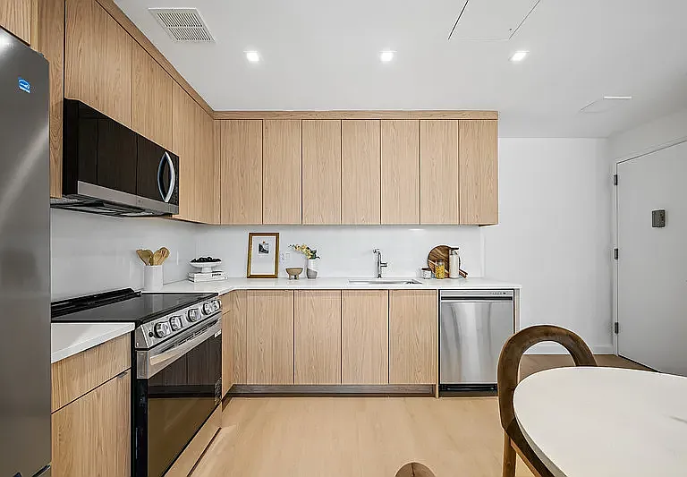 645 Park Pl #7D — Photo 2