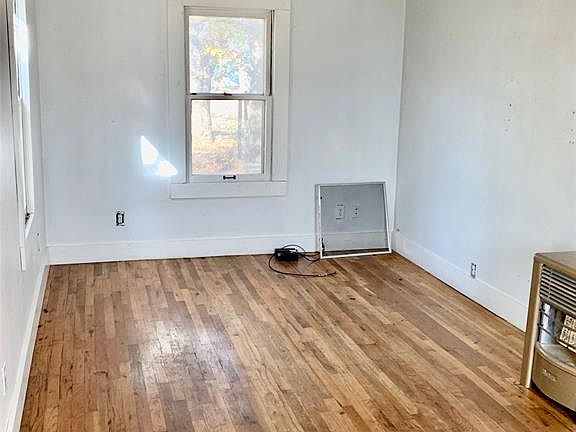 2nd image of 104 Wood St