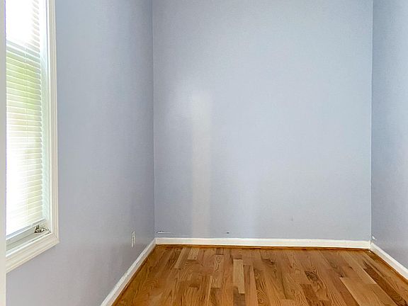 2nd image of 1548 W Fullerton Ave