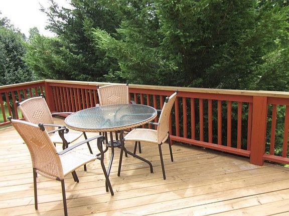 2nd image of 132 Fieldstone Farm Dr