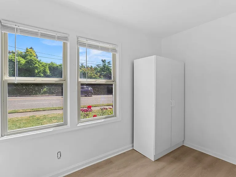 4831-4841 E Burnside St — Photo 10