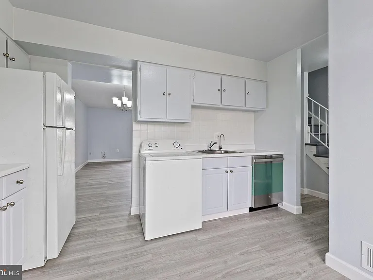 8145 Community Dr — Photo 12