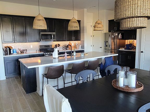 Kitchen and dining with 10'' island