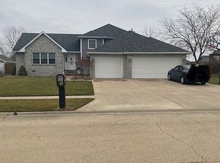 935 Crystal Ln, Diamond, IL 60416