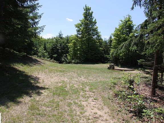 3rd image of 4092 Sapphire Dr NW