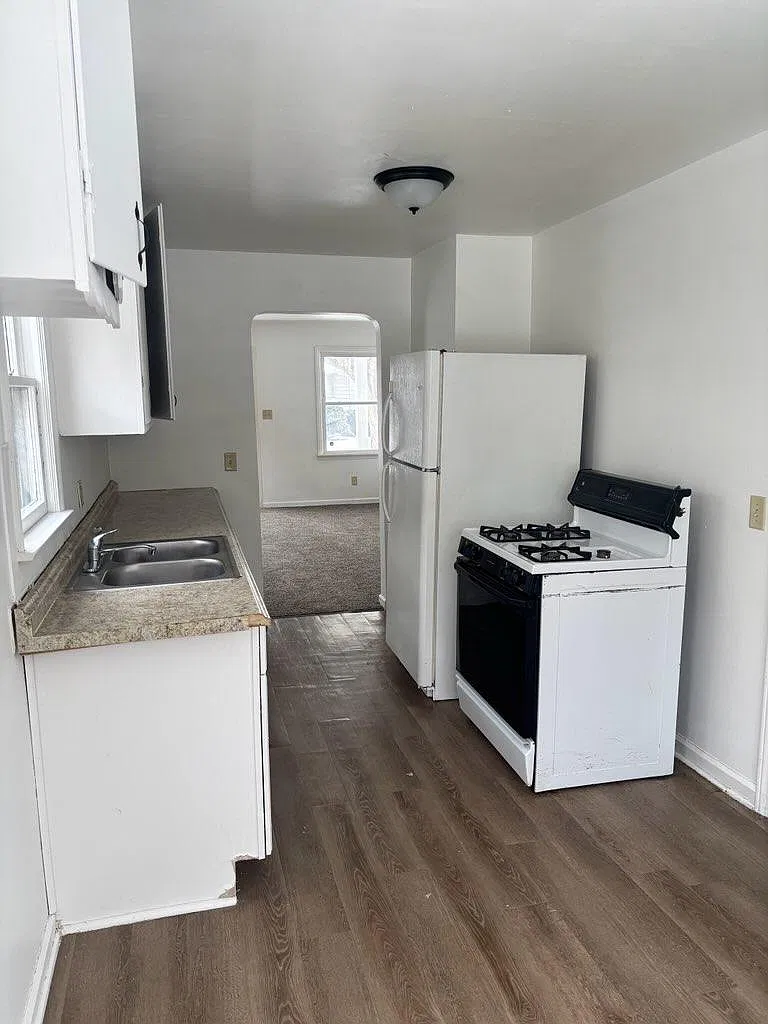 2 bed, 708 sqft, $975 — Photo 2