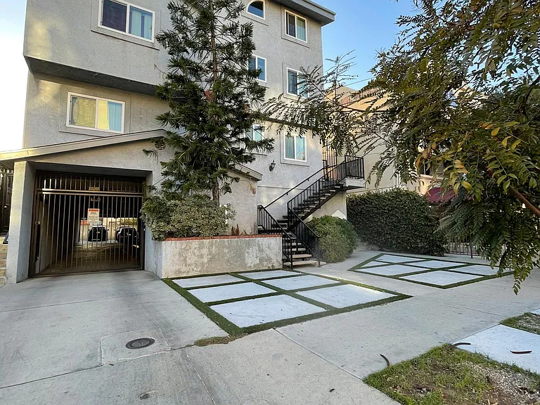 5251 Willowcrest Ave #5 — Photo 39
