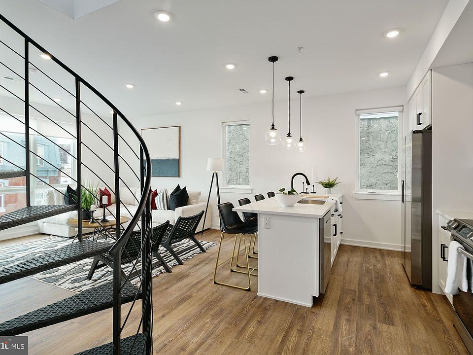 1st image of 2421-27 Mascher St #202