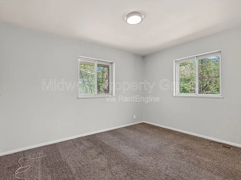 743 Shepley Dr — Photo 7