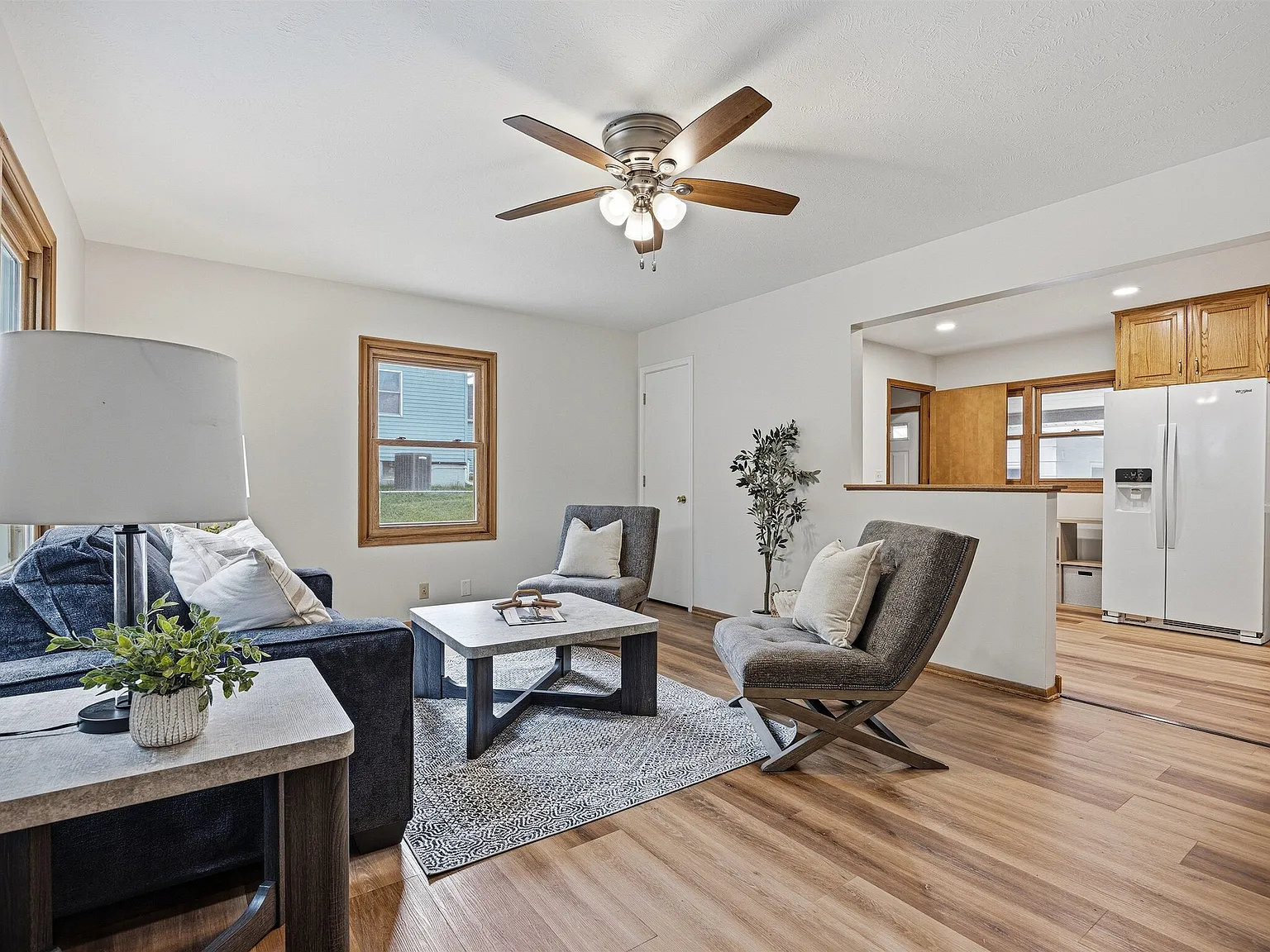 4 bed, 1872 sqft, $2,000 — Photo 4